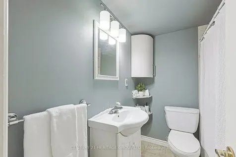 42 Lindsay Avenue Newmarket ON L3Y 4N6