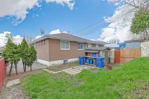 42 Lindsay Avenue Newmarket ON L3Y 4N6