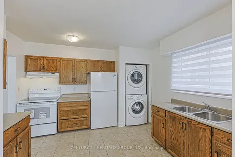 42 Lindsay Avenue Newmarket ON L3Y 4N6