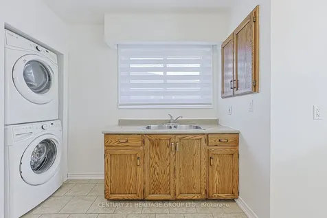 42 Lindsay Avenue Newmarket ON L3Y 4N6