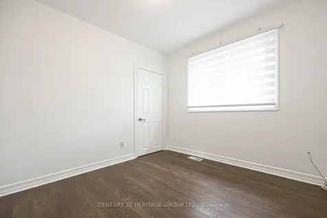 42 Lindsay Avenue Newmarket ON L3Y 4N6