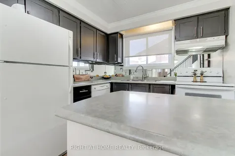 331 Primrose Lane Newmarket ON L3Y 5Z3