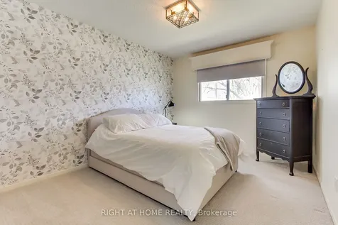 331 Primrose Lane Newmarket ON L3Y 5Z3