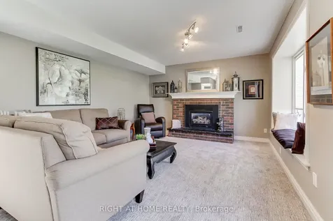 331 Primrose Lane Newmarket ON L3Y 5Z3