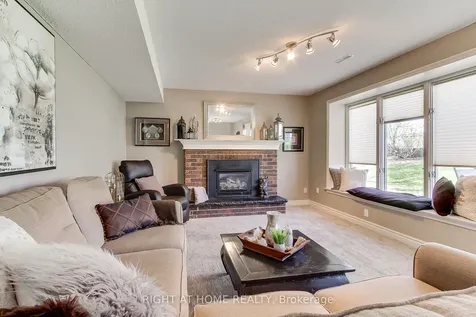 331 Primrose Lane Newmarket ON L3Y 5Z3