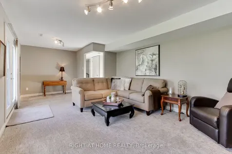 331 Primrose Lane Newmarket ON L3Y 5Z3