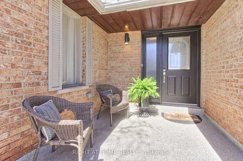 331 Primrose Lane Newmarket ON L3Y 5Z3