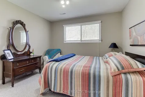331 Primrose Lane Newmarket ON L3Y 5Z3