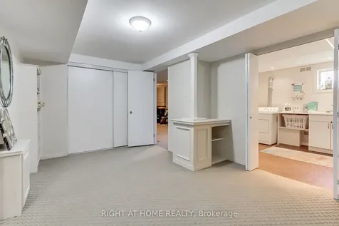 331 Primrose Lane Newmarket ON L3Y 5Z3