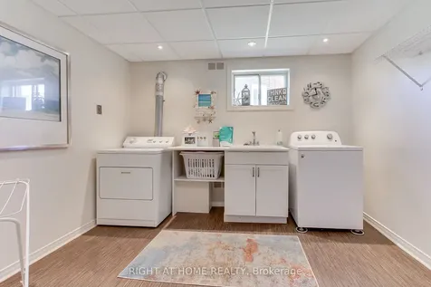 331 Primrose Lane Newmarket ON L3Y 5Z3