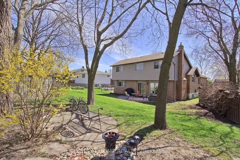 331 Primrose Lane Newmarket ON L3Y 5Z3