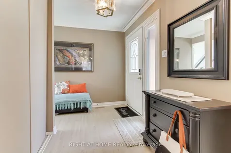 331 Primrose Lane Newmarket ON L3Y 5Z3