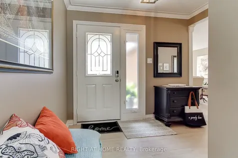 331 Primrose Lane Newmarket ON L3Y 5Z3