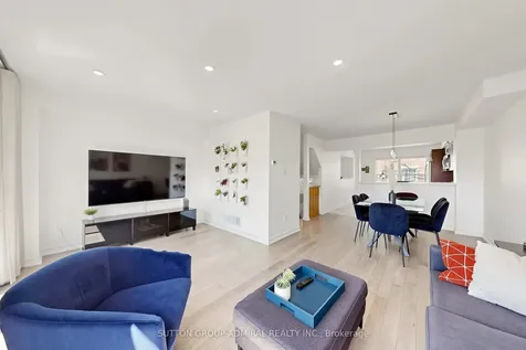 52 Brandy Lane Way Newmarket ON L3Y 8P7