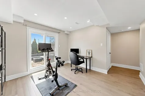 52 Brandy Lane Way Newmarket ON L3Y 8P7