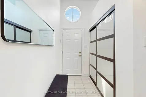 52 Brandy Lane Way Newmarket ON L3Y 8P7