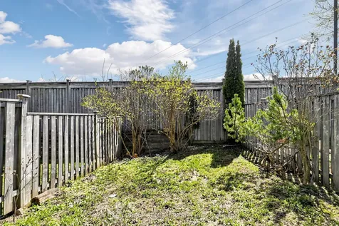 52 Brandy Lane Way Newmarket ON L3Y 8P7