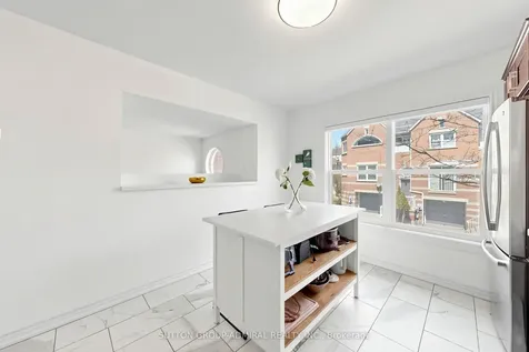52 Brandy Lane Way Newmarket ON L3Y 8P7