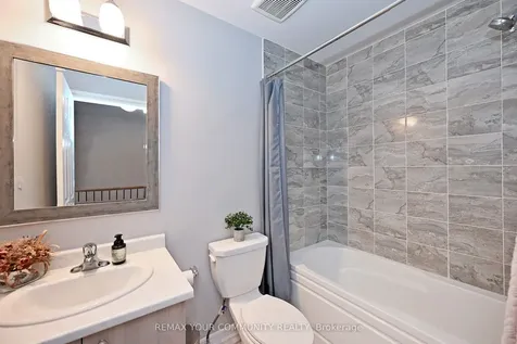 39 Blackpool Lane East Gwillimbury ON L9N 0R7
