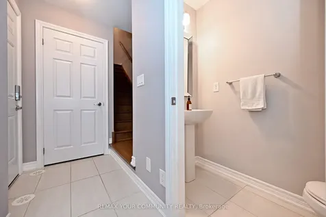 39 Blackpool Lane East Gwillimbury ON L9N 0R7