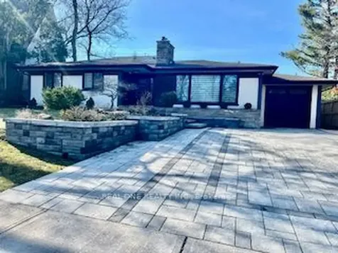 54 Leisure Lane Richmond Hill ON L4C 4X1