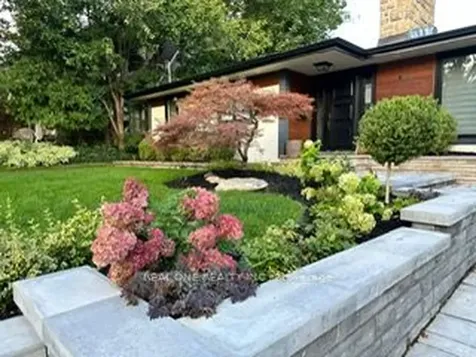 54 Leisure Lane Richmond Hill ON L4C 4X1