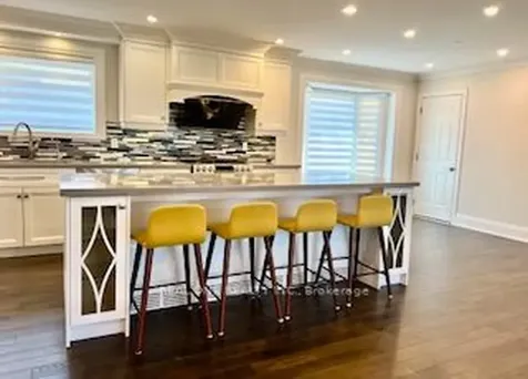 54 Leisure Lane Richmond Hill ON L4C 4X1