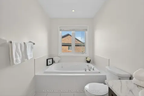62 Fortis Crescent Bradford West Gwillimbury ON L3Z 0W2