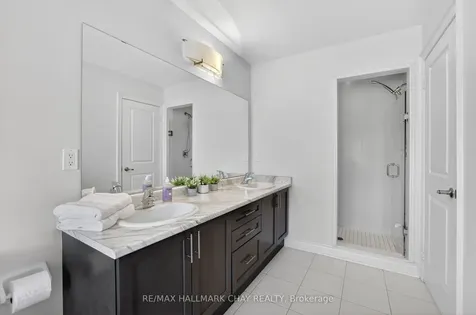 62 Fortis Crescent Bradford West Gwillimbury ON L3Z 0W2