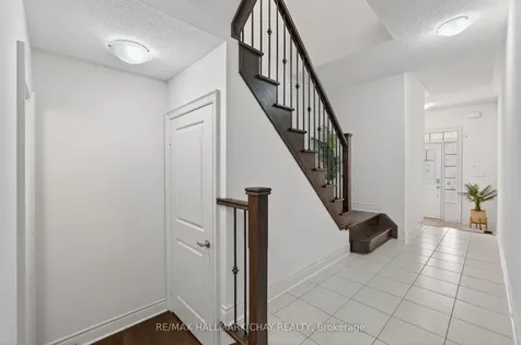 62 Fortis Crescent Bradford West Gwillimbury ON L3Z 0W2