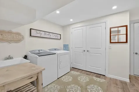 347 Luck Court Newmarket ON L3X 0J5