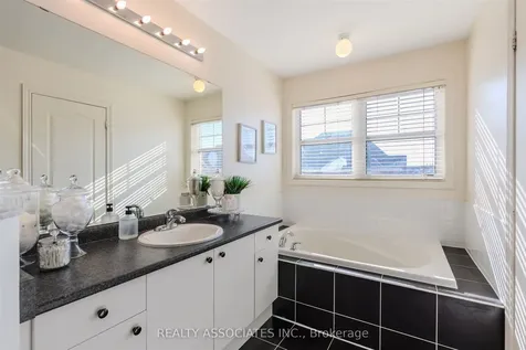 19 Bearings Avenue Whitchurch-stouffville ON L4A 0W6