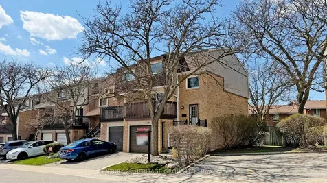 14 Dunkeld Way Markham ON L3T 4Y9