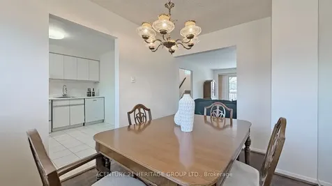 14 Dunkeld Way Markham ON L3T 4Y9