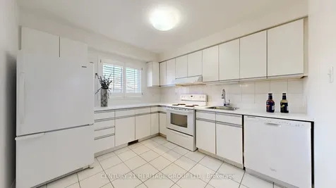 14 Dunkeld Way Markham ON L3T 4Y9