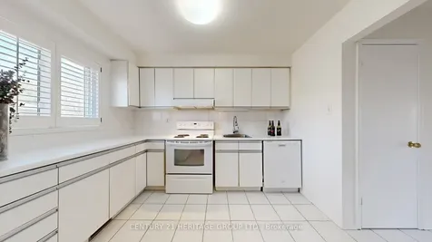 14 Dunkeld Way Markham ON L3T 4Y9