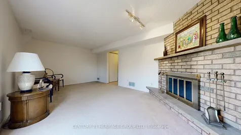 14 Dunkeld Way Markham ON L3T 4Y9