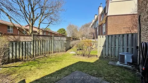 14 Dunkeld Way Markham ON L3T 4Y9
