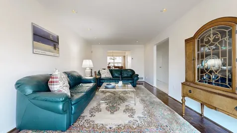 14 Dunkeld Way Markham ON L3T 4Y9