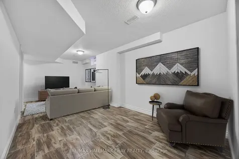 101 Gardiner Drive Bradford West Gwillimbury ON L3Z 3G2