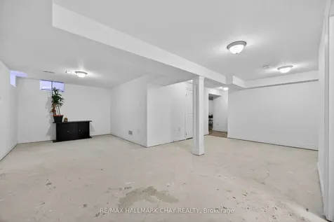 101 Gardiner Drive Bradford West Gwillimbury ON L3Z 3G2