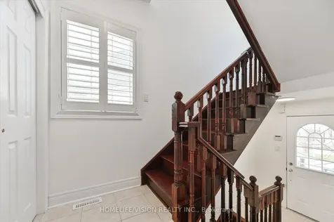 215 16th Avenue Richmond Hill ON L4C 0T8