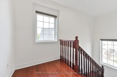 215 16th Avenue Richmond Hill ON L4C 0T8