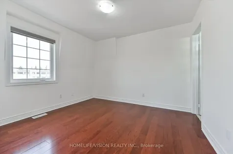215 16th Avenue Richmond Hill ON L4C 0T8