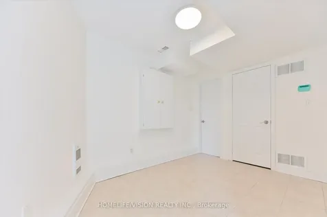 215 16th Avenue Richmond Hill ON L4C 0T8