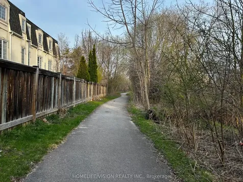 215 16th Avenue Richmond Hill ON L4C 0T8