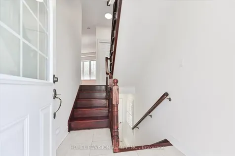 215 16th Avenue Richmond Hill ON L4C 0T8