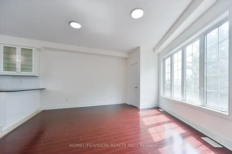 215 16th Avenue Richmond Hill ON L4C 0T8