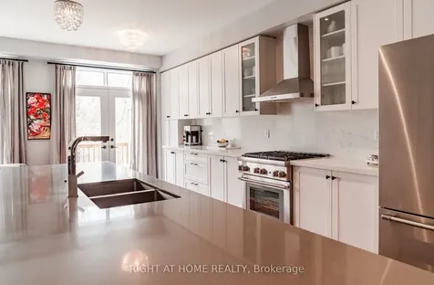 26 Great Heron Court King ON L7B 0P4