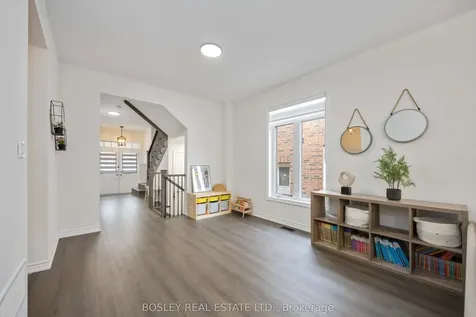 29 Ferragine Crescent Bradford West Gwillimbury ON L3Z 4J9